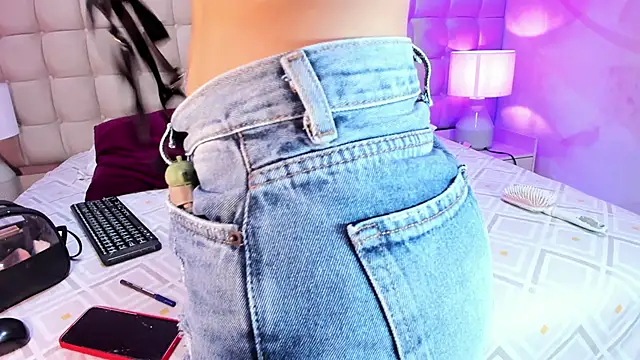 Snapshot of AnneDixie chatting on 03.11.25 AnneDixie online show from 03.11.25