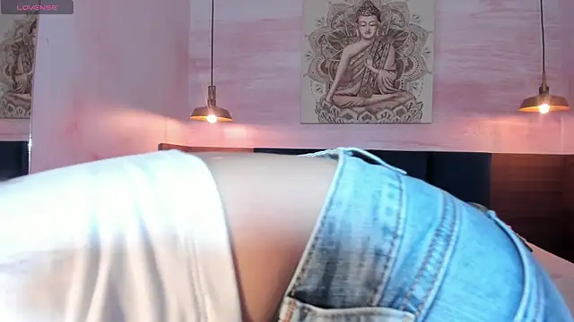 Snapshot of AnneDixie chatting on 03.23.25 AnneDixie online show from 03.23.25