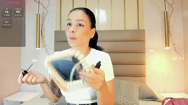 Snapshot of AnneDixie chatting on 09.14.25 AnneDixie online show from 09.14.25