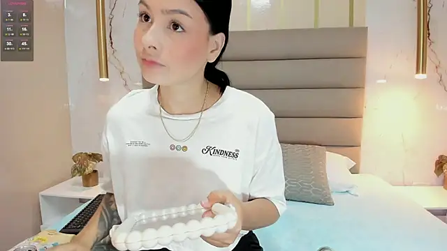 Snapshot of AnneDixie chatting on 09.22.25 AnneDixie online show from 09.22.25