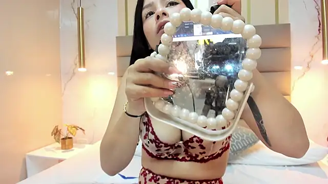 Snapshot of AnneDixie chatting on 10.04.25 AnneDixie online show from 10.04.25