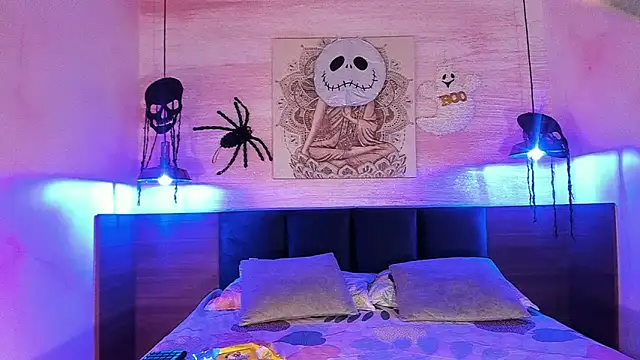 Snapshot of AnneDixie chatting on 10.26.25 AnneDixie online show from 10.26.25