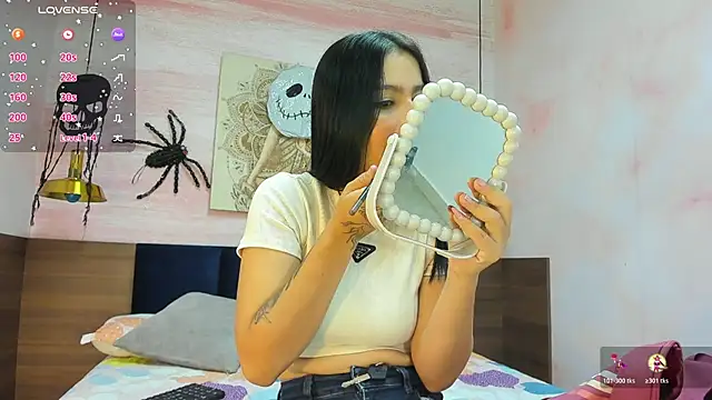 Snapshot of AnneDixie chatting on 10.30.25 AnneDixie online show from 10.30.25