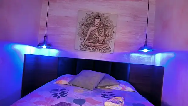 Snapshot of AnneDixie chatting on 11.07.25 AnneDixie online show from 11.07.25