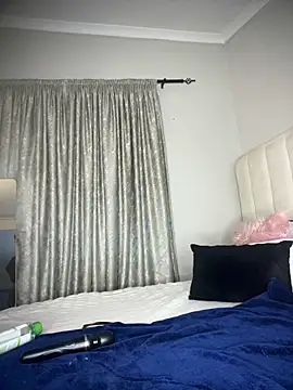 Bustygoddess32 online show from 12.19.25