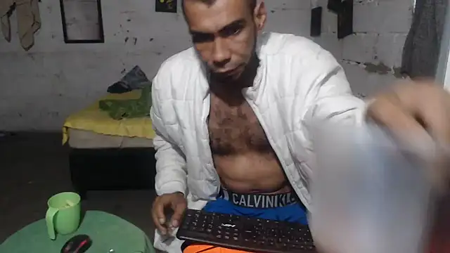 Snapshot of erik_alexander chatting on 11.20.25 erik alexander online show from 11.20.25