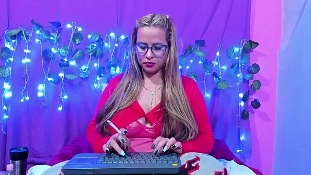 Snapshot of hazel_34 chatting on 03.15.25 hazel 34 online show from 03.15.25