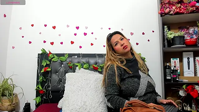 Snapshot of hazel_34 chatting on 10.26.25 hazel 34 online show from 10.26.25