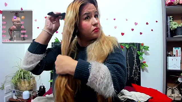 Snapshot of hazel_34 chatting on 10.29.25 hazel 34 online show from 10.29.25