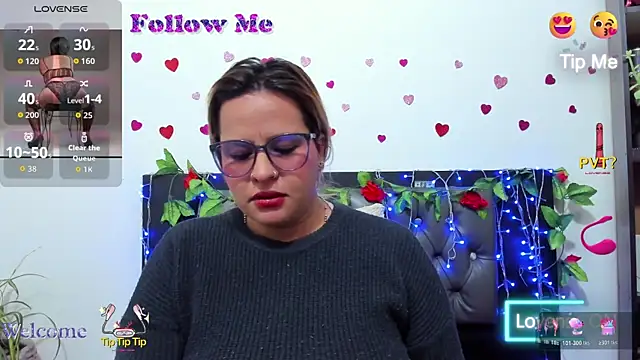 Snapshot of hazel_34 chatting on 11.06.25 hazel 34 online show from 11.06.25