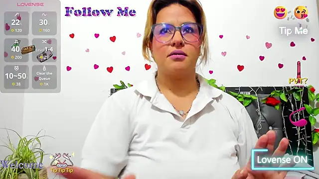 Snapshot of hazel_34 chatting on 11.19.25 hazel 34 online show from 11.19.25