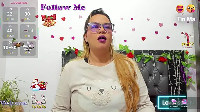 Snapshot of hazel_34 chatting on 11.22.25 hazel 34 online show from 11.22.25