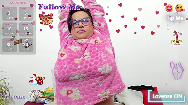 Snapshot of hazel_34 chatting on 12.01.25 hazel 34 online show from 12.01.25