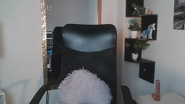 Snapshot of Prety_Nany chatting on 02.21.25 Prety Nany online show from 02.21.25