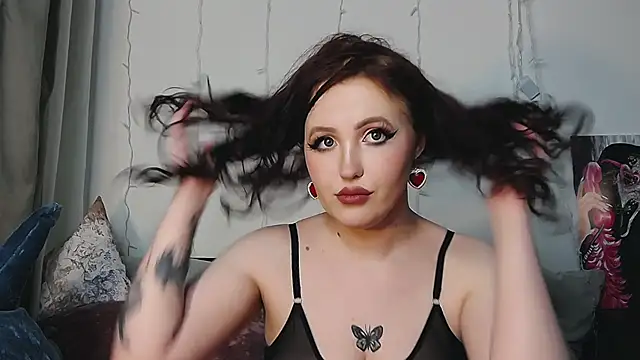 Snapshot of IrinaArt chatting on 01.26.25 IrinaArt online show from 01.26.25