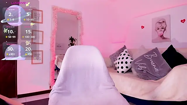 Snapshot of Kim_ev chatting on 01.29.25 Kim ev online show from 01.29.25