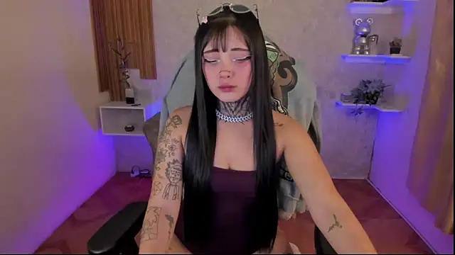 Snapshot of mia_catt05 chatting on 03.04.25 mia catt05 online show from 03.04.25