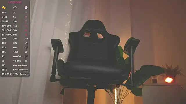 Snapshot of BellaGiaxx chatting on 01.08.25 BellaGiaxx online show from 01.08.25