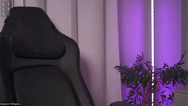 Snapshot of BellaGiaxx chatting on 10.30.25 BellaGiaxx online show from 10.30.25