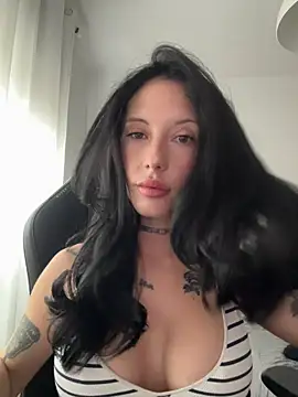 Snapshot of BellaGiaxx chatting on 12.02.25 BellaGiaxx online show from 12.02.25