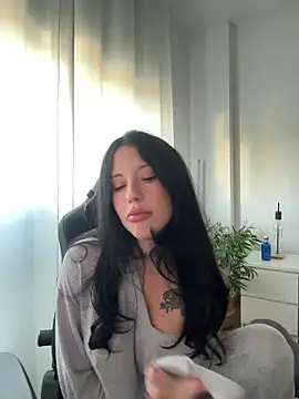 Snapshot of BellaGiaxx chatting on 12.03.25 BellaGiaxx online show from 12.03.25