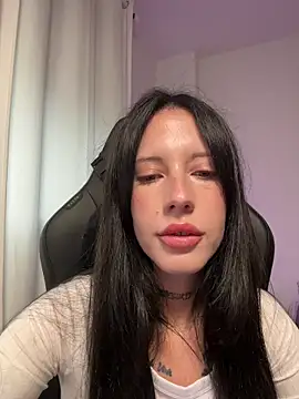 Snapshot of BellaGiaxx chatting on 12.16.25 BellaGiaxx online show from 12.16.25