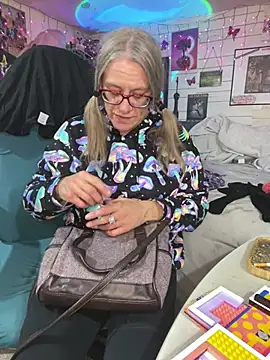 TrenaAnne online show from 02.27.25