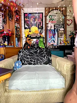 TrenaAnne online show from 10.12.25