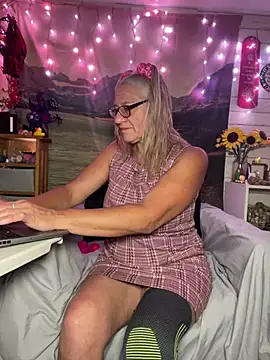 TrenaAnne online show from 06.26.26