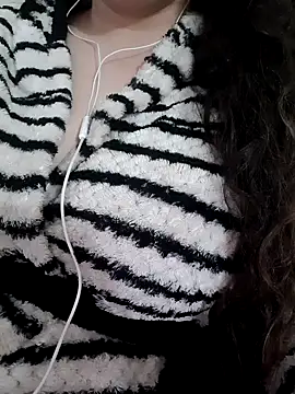 Snapshot of Zanoba-16 chatting on 03.21.25 Zanoba-16 online show from 03.21.25