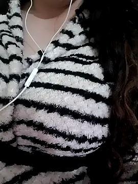 Snapshot of Zanoba-16 chatting on 03.22.25 Zanoba-16 online show from 03.22.25