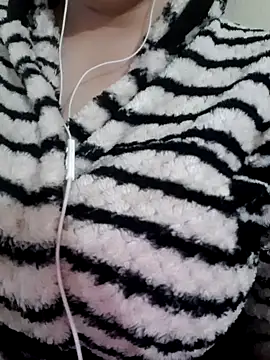 Snapshot of Zanoba-16 chatting on 03.22.25 Zanoba-16 online show from 03.22.25