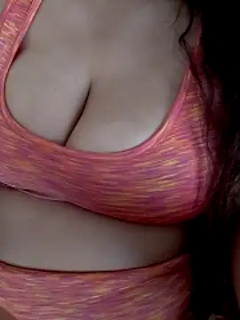 Snapshot of Zanoba-16 chatting on 10.31.25 Zanoba-16 online show from 10.31.25