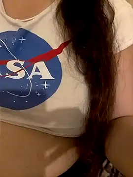 Snapshot of Zanoba-16 chatting on 11.11.25 Zanoba-16 online show from 11.11.25