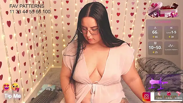 Mellyparker  online show from 03.10.26