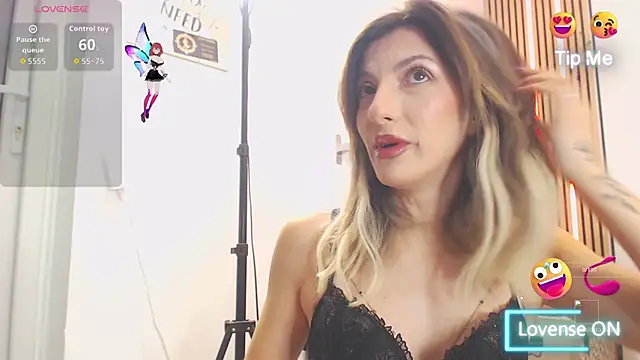 Snapshot of RileyLanna chatting on 11.28.25 RileyLanna online show from 11.28.25