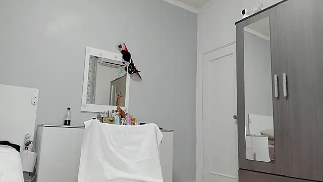 Snapshot of anisialuna_ chatting on 03.13.25 anisialuna online show from 03.13.25