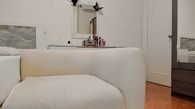 Snapshot of anisialuna_ chatting on 10.15.25 anisialuna online show from 10.15.25