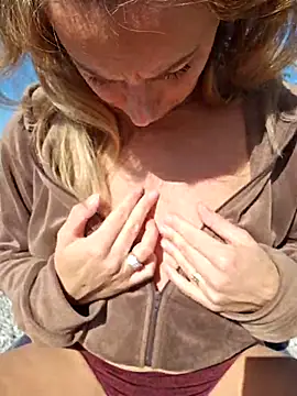 Snapshot of angela_88 chatting on 11.12.25 angela 88 online show from 11.12.25