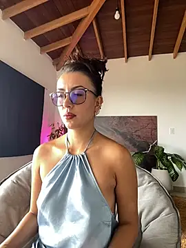 Snapshot of EmaSaenz chatting on 02.01.25 EmaSaenz online show from 02.01.25