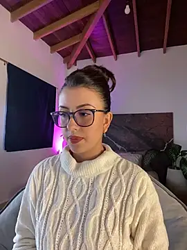 Snapshot of EmaSaenz chatting on 02.05.25 EmaSaenz online show from 02.05.25