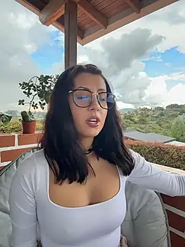 Snapshot of EmaSaenz chatting on 10.09.25 EmaSaenz online show from 10.09.25