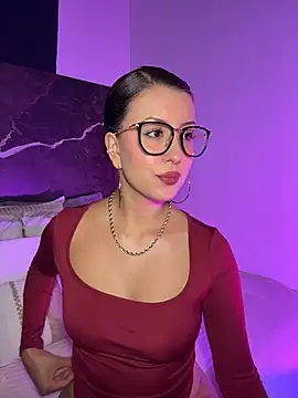 Snapshot of EmaSaenz chatting on 10.11.25 EmaSaenz online show from 10.11.25