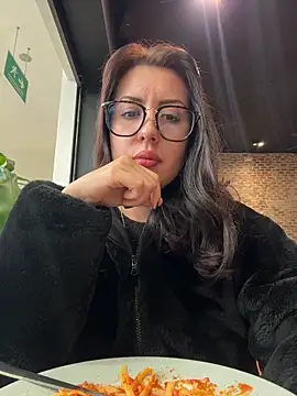 Snapshot of EmaSaenz chatting on 10.15.25 EmaSaenz online show from 10.15.25