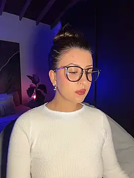 Snapshot of EmaSaenz chatting on 10.21.25 EmaSaenz online show from 10.21.25
