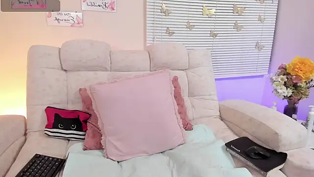 Snapshot of saracrowe chatting on 03.14.25 saracrowe online show from 03.14.25