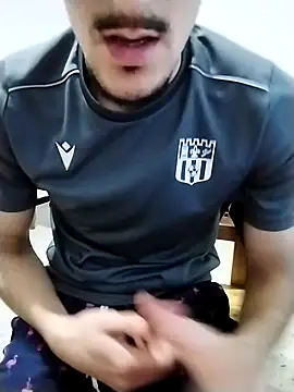 Snapshot of Zoro_23cm chatting on 11.18.25 Zoro 23cm online show from 11.18.25