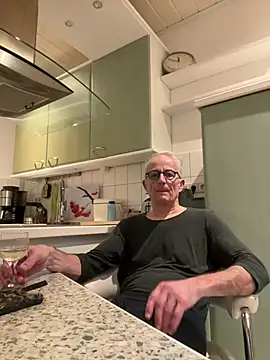 Snapshot of Frank22xx chatting on 02.18.26 Frank22xx online show from 02.18.26