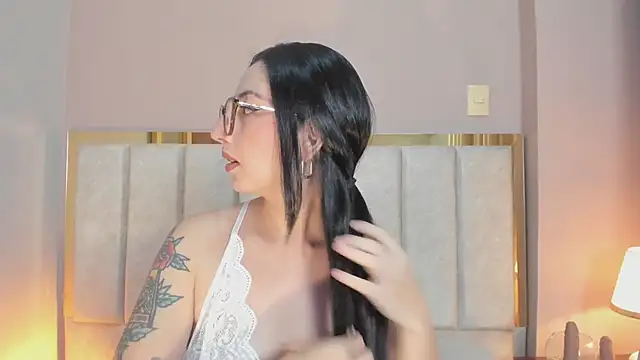 Emilywatsonn online show from 03.12.26