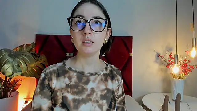 Emilywatsonn online show from 05.09.26